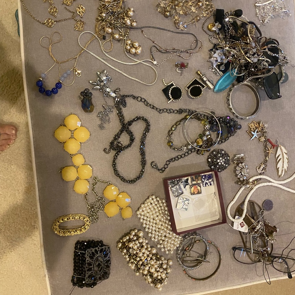 Assorted Jewelry Collection - Picture 2 of 3